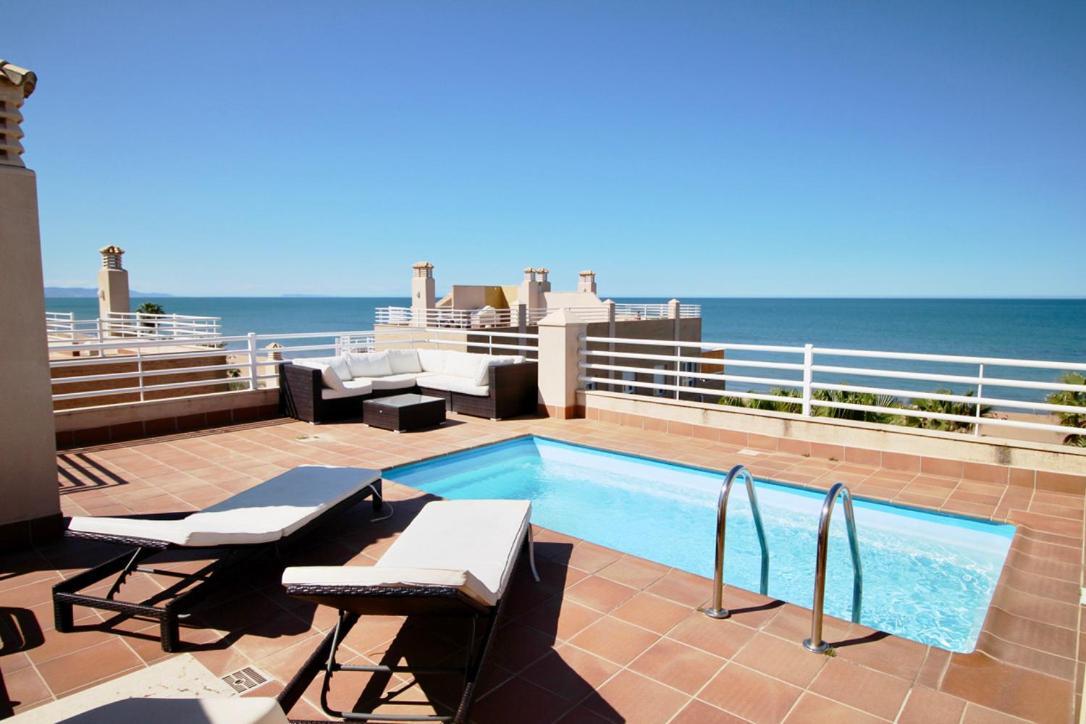 Atico Con Piscina Privada En Primera Linea Leilighet Denia Eksteriør bilde