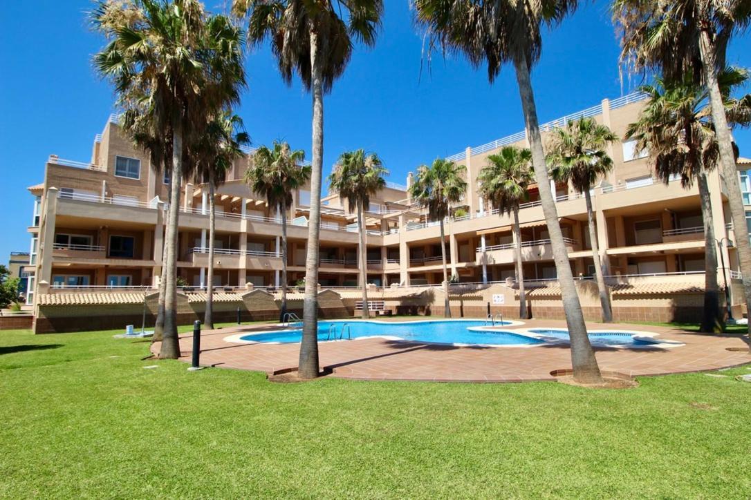 Atico Con Piscina Privada En Primera Linea Leilighet Denia Eksteriør bilde